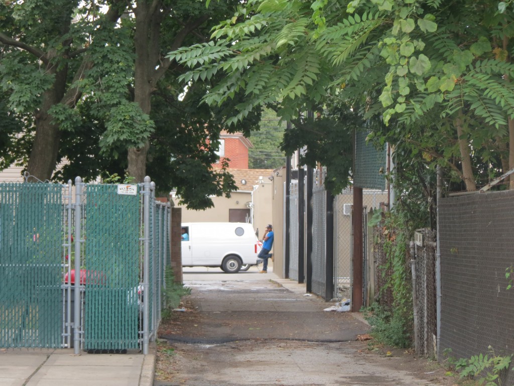 Rowdy individuals will nightly congregate in this alleyway off of 107th Street near Rockaway Boulevard - and will often engage in such behavior as urinating on walls and allegedly dealing drugs, according to area residents.
