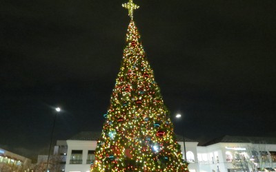 From Santa in a Caddy to Elves on Stilts, The Holiday Season Kicks Off in Glendale