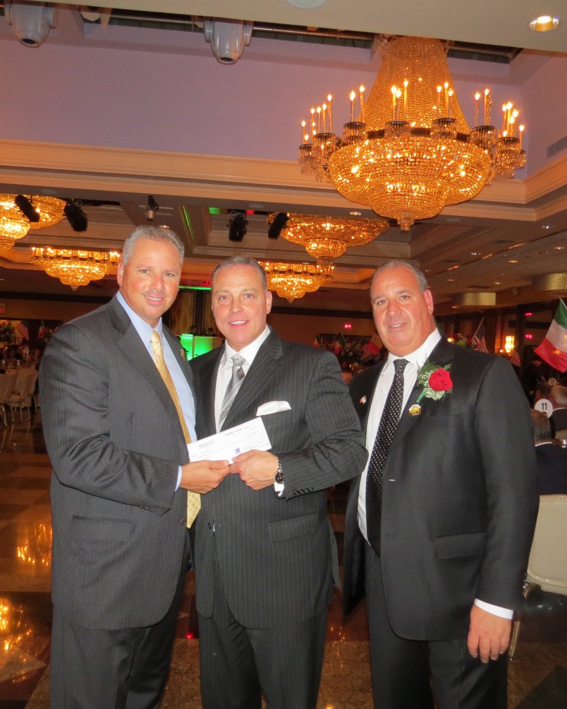 Matteo’s of Howard Beach owner, Anthony Amoroso, presented a check for $5,000 to JDRF fundraising chair, Joe Mure, (center) as Angelo Gurino looked on. Patricia Adams/The Forum Newsgroup