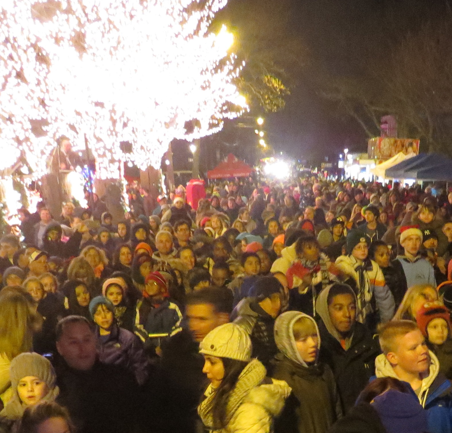 Thousands flocked to witness the neighborhood spectacular entering its 18th year as a fundraising source for the Juvenile Diabetes Research Foundation. The event is considered by JDRF to be a major force in their efforts to find a cure.