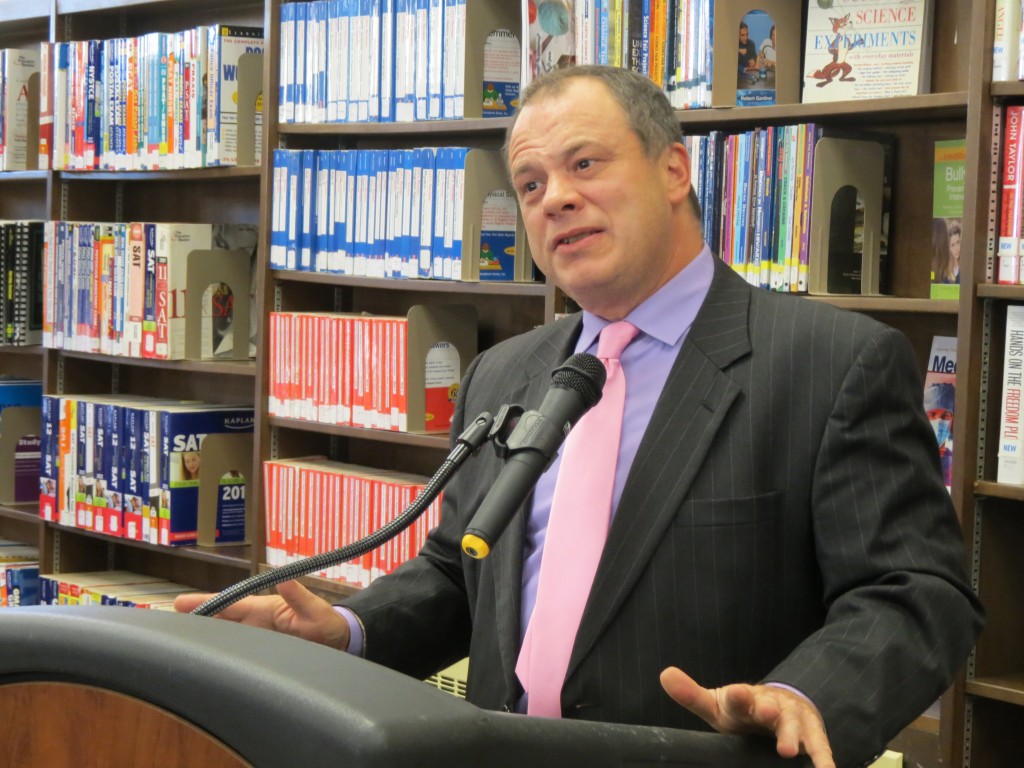Queens Library CEO Thomas Galante will not step down as head of the library system, board members decided last week. File photo