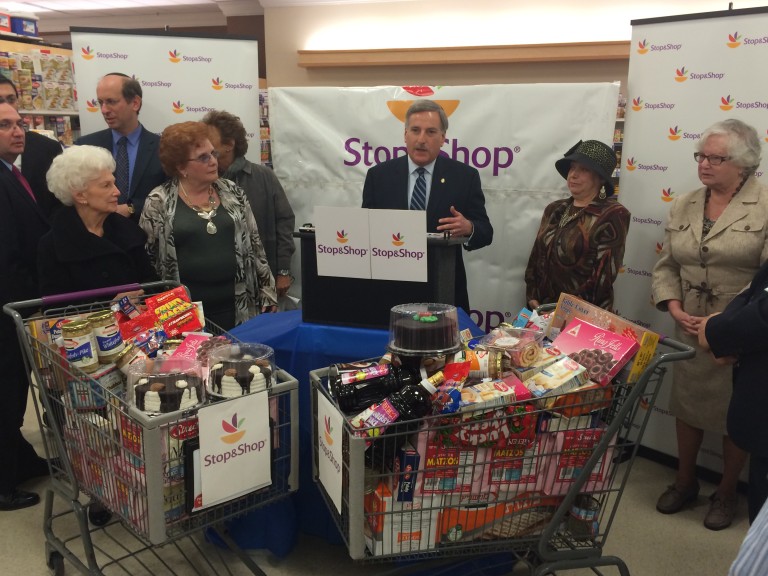 Queens Supermarket Donates 1,000 Pounds of Kosher Food