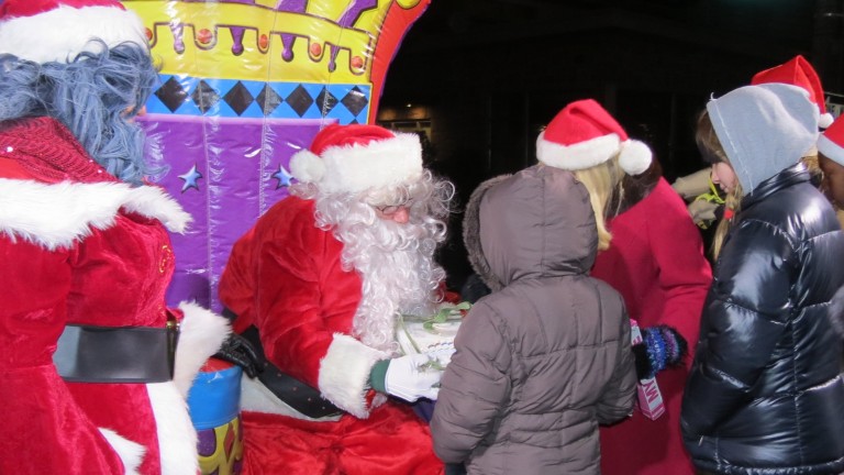 Thousands Flock to Little North Pole in Rockaway