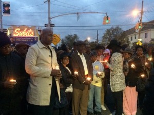 The Richmond Hill Guyanese community came together last weekend to honor Holder, a Guyanese immigrant, in a candlelight vigil. 
