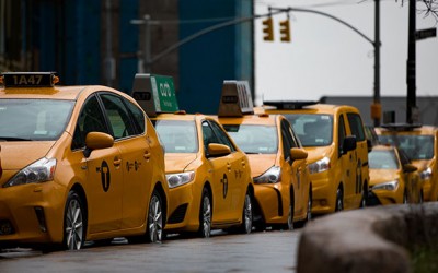 De Blasio Vows to Strengthen Oversight  of Taxi Medallion Brokers