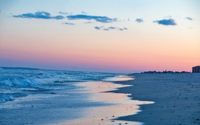 Mayor Opens Beaches—with New Rules