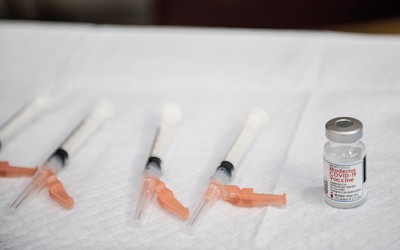 Feds Need to Bust  Five COVID Vaccine Myths: Schumer