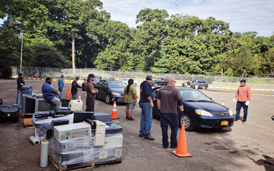 Hundreds Recycle Electronics  at Forest Park