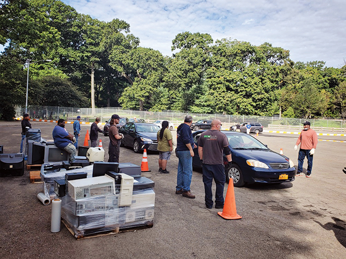 Hundreds Recycle Electronics  at Forest Park