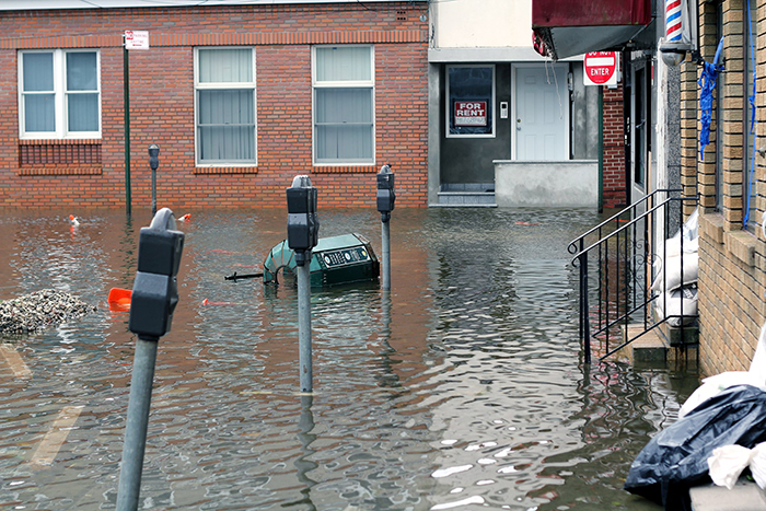 Gov Touts Hurricane Evacuation Study