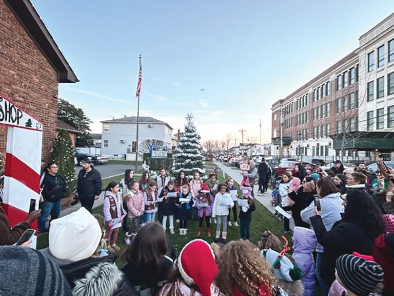 Hundreds turn out for Howard Beach 11414’s Annual Christmas Celebration