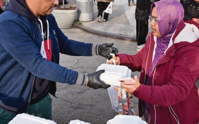 Civilian Patrol Group Delivers Hot Meals during Ramadan