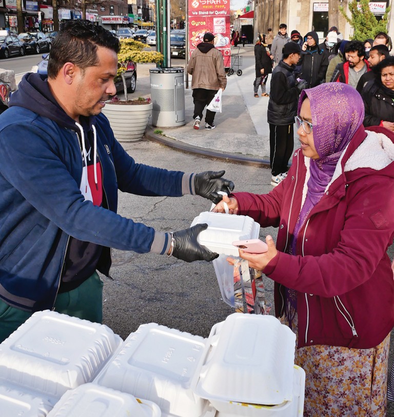 Civilian Patrol Group Delivers Hot Meals during Ramadan