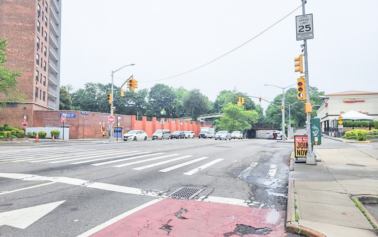Union Turnpike Co-Op Finally Gets Turn Signal