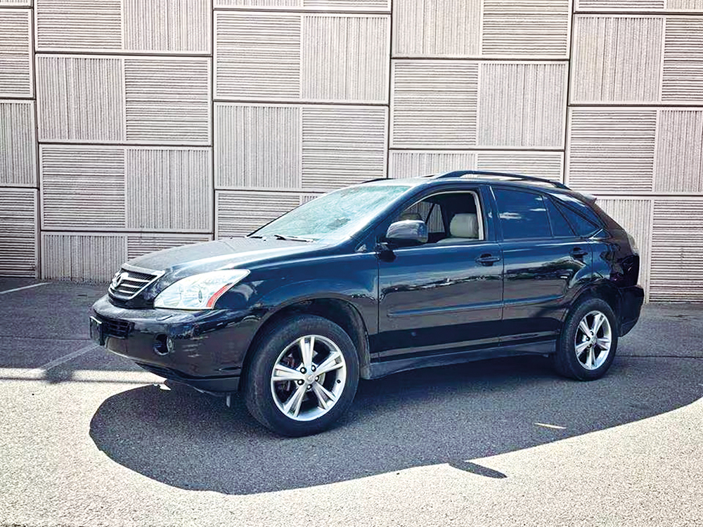 Photo Courtesy of Edmunds.com Hansraj tried to steal Thompson’s 2006 Lexus RX, similar to the one pictured.